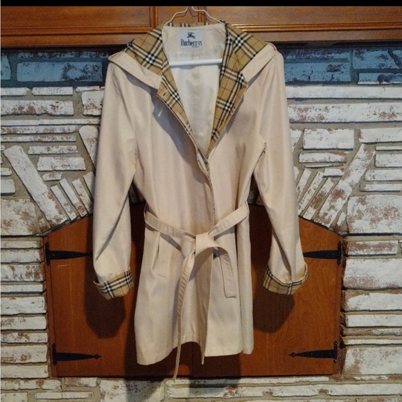 Authentic Vintage Burberry Tan Trench Coat with Classic Novacheck Lining size 8